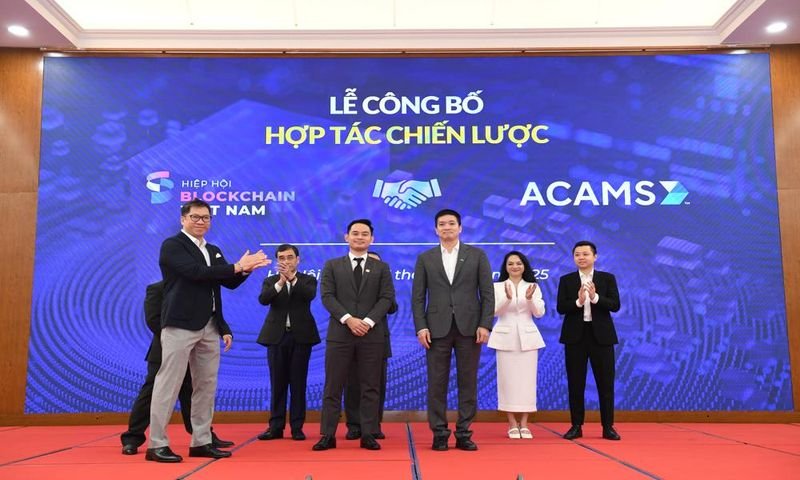 VBA and ACAMS cooperate to promote training of senior personnel in the field of AML in Vietnam.