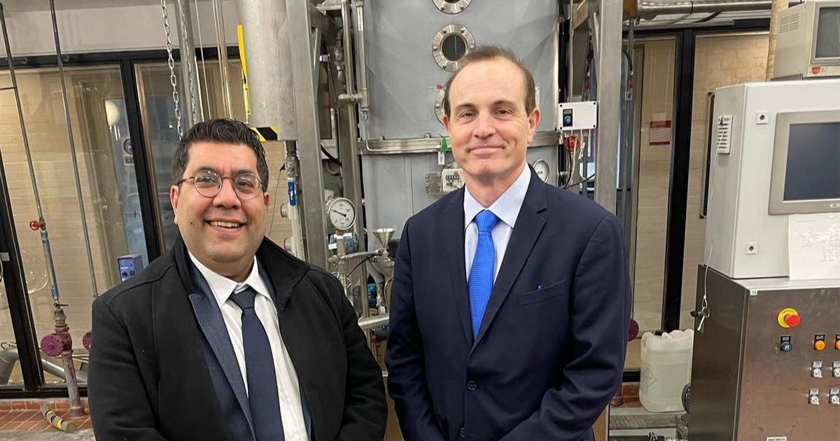 Cofundadores de SiC Systems SiC Systems Seyed Soheil Monsouri y Christopher J. Savoie