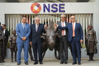 Ashok Vaswani, Managing Director and CEO, Kotak Mahindra Bank, along with Paritosh Kashyap, Whole Time Director; Jaideep Hansraj, Whole Time Director; and Anup Kumar Saha, Whole Time Director (Designate), mark a key leadership moment for Kotak as they pose with the iconic ‘Bull’ — symbolic of growth — at the National Stock Exchange Headquarters in BKC