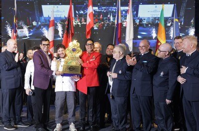 YCO Champion 2026 Enri Cuedari, the young chef from Instituti Kulinari Neranxi, Albania with the YCO Golden trophy with Padmashri Chef Sanjiv Kapoor (Left); Dr Suborno Bose, Chairman IIHM & Prof David Foskett OBE, Chairman, Grand Jury of YCO