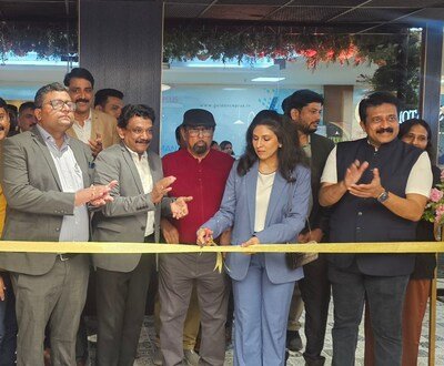 Deepshikha Kaitan, Vice Chairman and Joint Managing Director, CERA, inaugurating the exclusive company-owned display centre of CERA at Baypride Mall, Kochi. Sandeep Abraham, President, Sales CERA, Jaydeep Narasimhan, Senior GM Sales CERA, and Ramesh Baliga, Chief Business Officer SENATOR were also present.