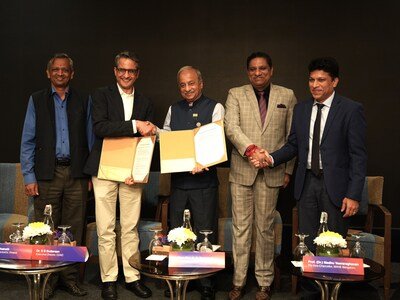 MoA signing ceremony between Manipal Academy of Higher Education and Quantrolox in presence of other partners. From Left to Right - Dr. S D Sudarsan – Executive Director, CDAC, Mr. Vishal Chatrath – CEO, Co-founder, QuantrolOx, Finland, Lt. Gen. (Dr.) M. D. Venkatesh – Vice Chancellor, MAHE, Prof. (Dr.) Madhu Veeraraghavan – Pro Vice-Chancellor, MAHE Bengaluru,  Dr. Iven Jose – Director, MIT Bengaluru