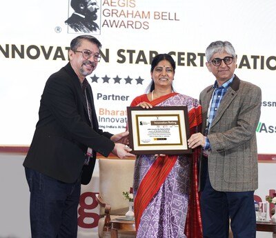 (Left to Right) Parveen Kumar Jiterwal, AI & Innovation, VFS Global; Smt. Anupriya Patel, Honourable Union Minister of State, Ministry of Health and Family Welfare, and Ministry of Chemicals and Fertilisers.; Pankaj Kohli, Chief Transformation Officer, VFS Global.