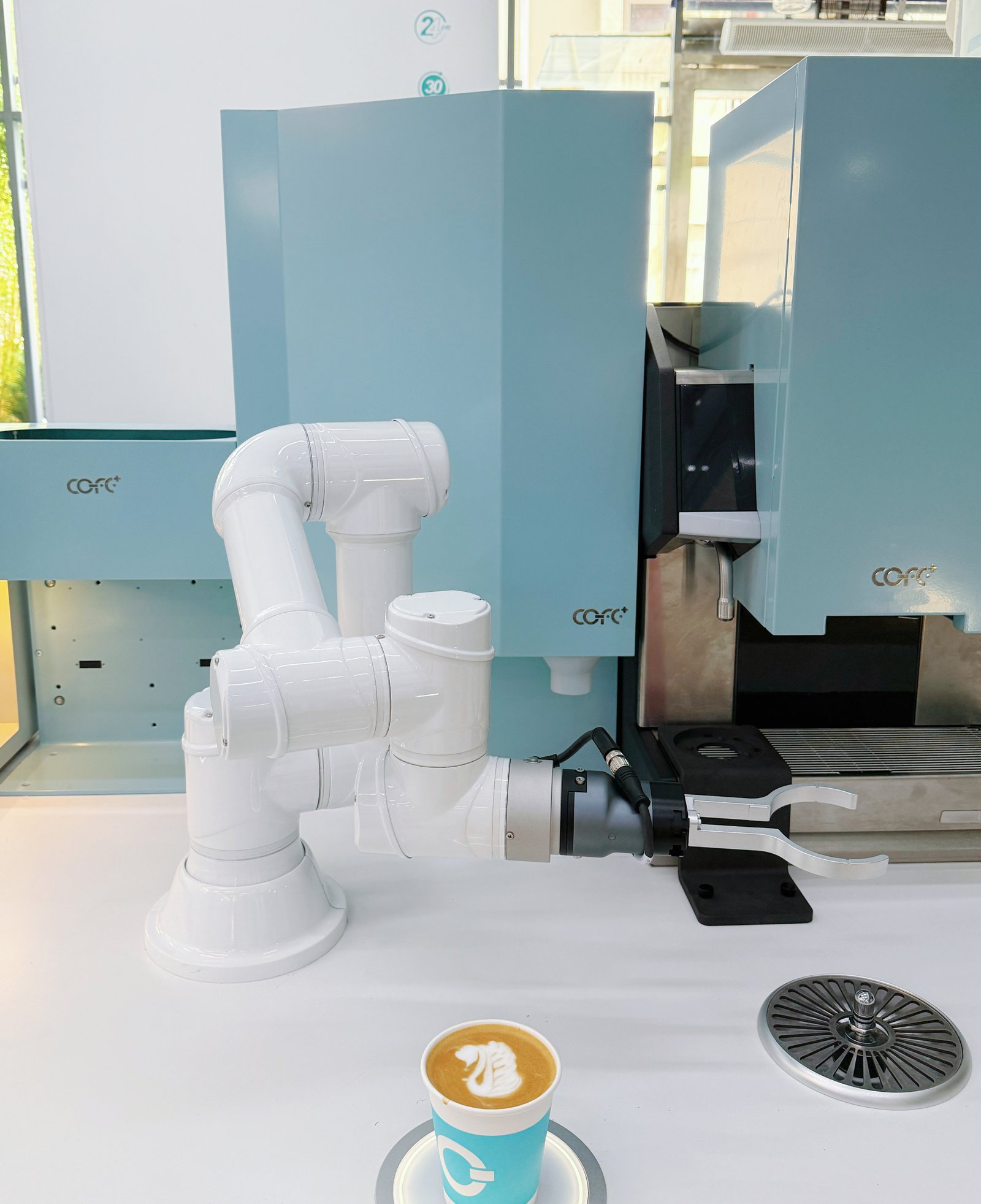 COFE+ Robot Barista Latte Art- Swan