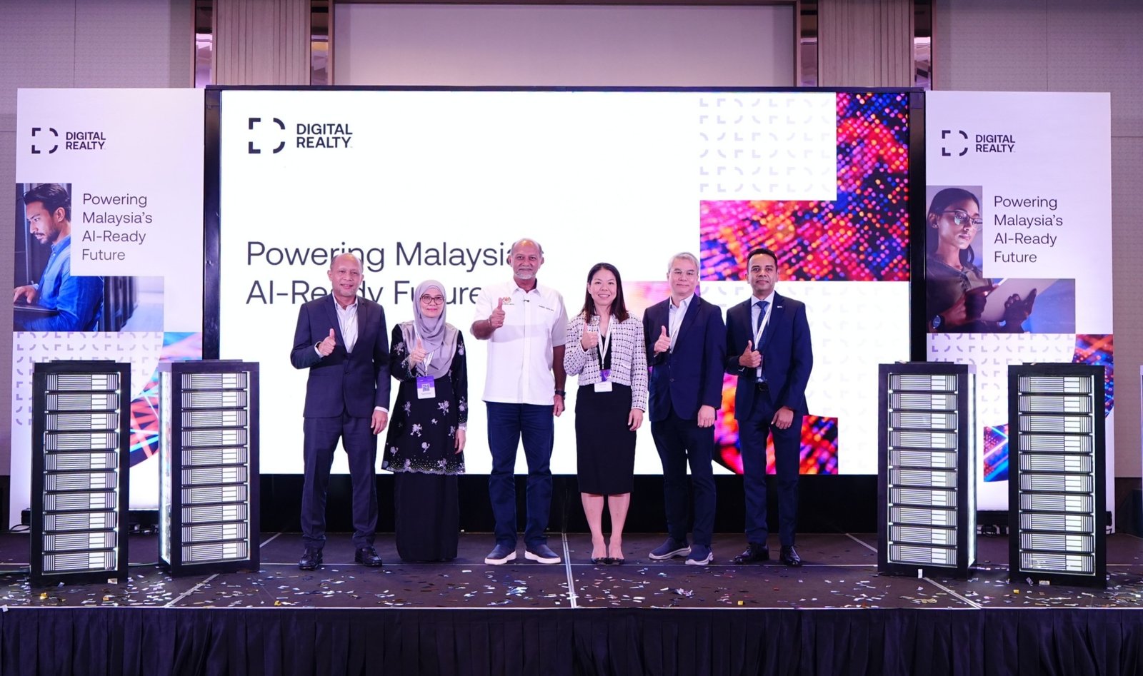 (From left to right)En. Wan Murdani, Senior Vice President, Malaysia Digital Economy Corporation (MDEC); Ms. Zuaida Abdullah, Deputy Chief Executive Officer, Investment Development, Malaysian Investment Development Authority (MIDA); YB Gobind Singh Deo, Minister of Digital; Serene Nah, Managing Director and Head of Asia Pacific, Digital Realty; Billy Lee, Chairman, CSF Advisers Sdn Bhd and Advisor for Malaysia, Digital Realty; and Govind Choudhary, General Manager, Southeast Asia and India, Digital Realty, at the inauguration of Digital Realty's Malaysia operations in Cyberjaya.