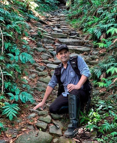 Urandir Fernandes conducting field research